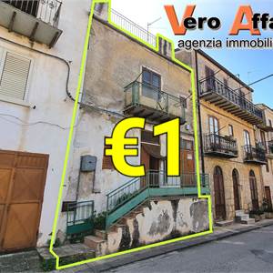 Town House в продажа для Campofranco