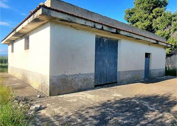 Zu verkaufen Haus von 110 qm FARM LAND.