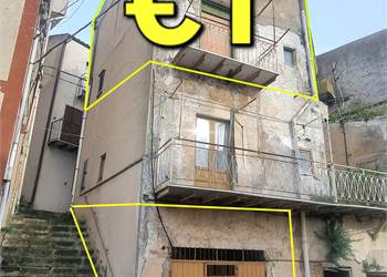 VENDESI CASA A 1 € A SUTERA