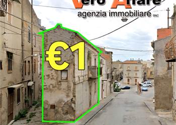 Casa Singola a €1 a Campofranco – Un Nuovo Inizio per la Comunità Brasiliana