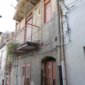 Town House for Rent in Favara
