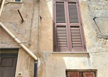 Part de maison Dans Louer à Sutera