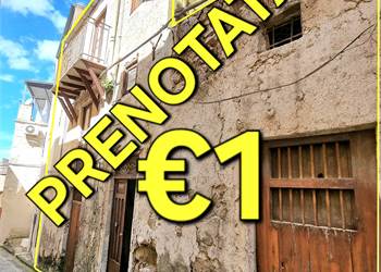 Town House в продажа для Sutera