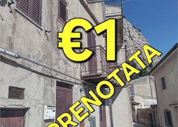 VENDESI CASA SINGOLA A 1€ COMPRESO SPESE NOTARILI E DOCUMENTALI
