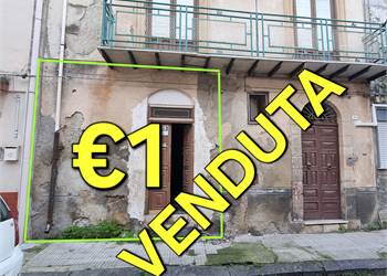 VENDESI MAGAZZINO DI 60MQ AL PREZZO DI 1€