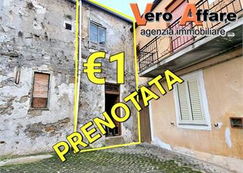VENDESI CASA SINGOLA AD 1€ A CAMPOFRANCO