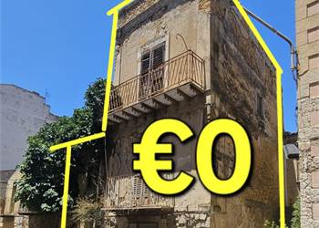 VENDESI A ZERO€ CASA SINGOLA A NARO