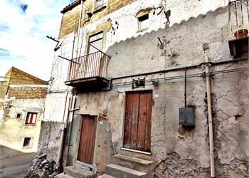 Casa singola a Grotte, Sicilia, a soli 1 euro! Un sogno che diventa realtà!