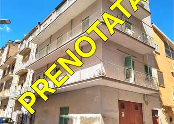 VENDESI CASA SINGOLA 300 MQ A FAVARA