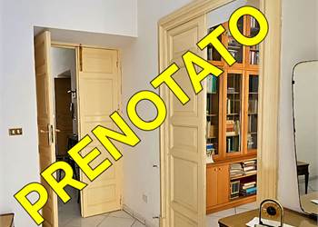 VENDESI APPARTAMENTO 130 MQ 1°PIANO CENTRO STORICO