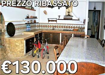 VENDESI VILLA-BIFAMILIARE 300 MQ