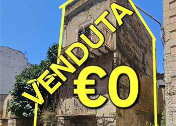 VENDESI A ZERO€ CASA SINGOLA A NARO